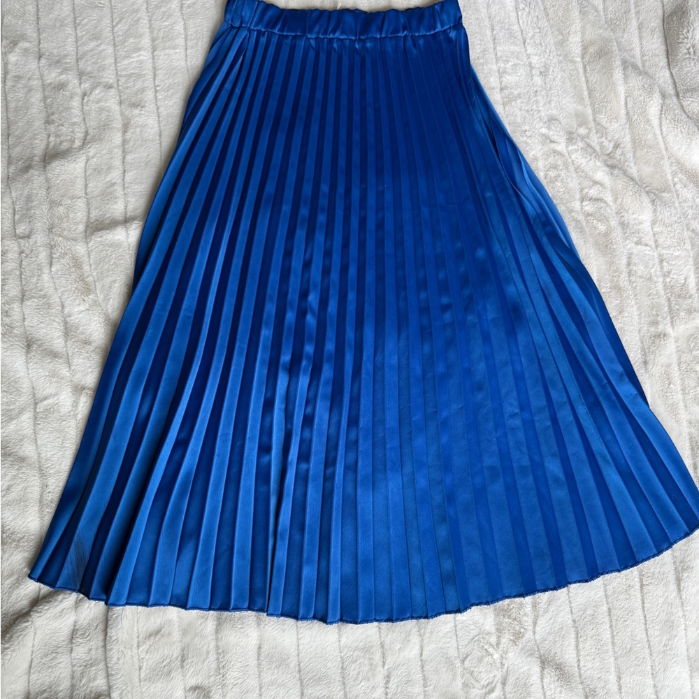 Elegant Blue Pleated Skirt